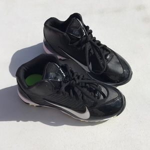 Nike Alpha Shark 3/4 cleats size 3Y NWB